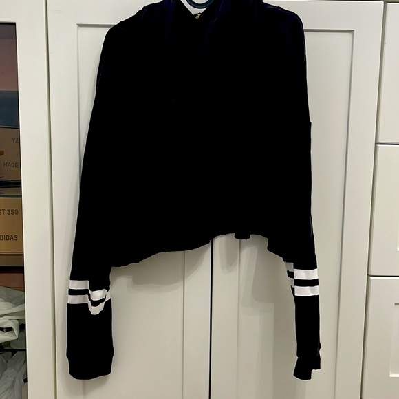 H&M New York cropped hoodie - Picture 2 of 2